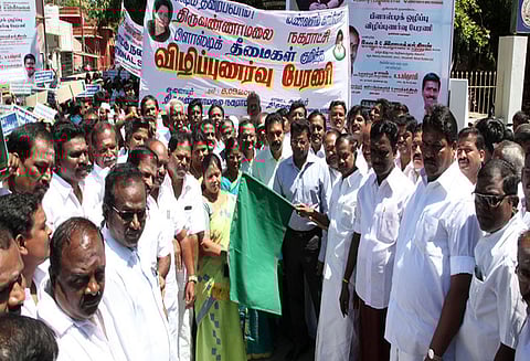 பிளாஸ்டிக் பொருட்கள் தவிர்ப்பது குறித்த விழிப்புணர்வு ஊர்வலம் - அமைச்சர் சேவூர் எஸ்.ராமச்சந்திரன் தொடக்கம்