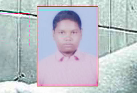 தண்ணீரில் குதித்து விளையாடிய போது பரிதாபம்: தலையில் கல் குத்தி பிளஸ்-1 மாணவர் பலி