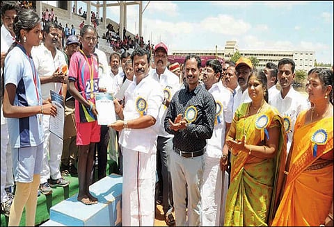 சரக அளவிலான விளையாட்டு போட்டிகள் - அமைச்சர் பாலகிருஷ்ணரெட்டி தொடங்கி வைத்தார்