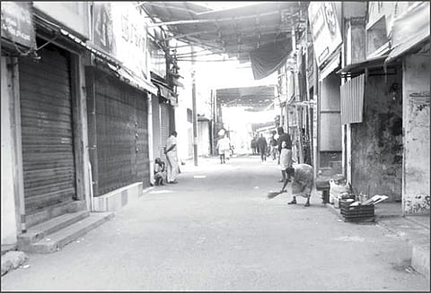 பெட்ரோல், டீசல் விலை உயர்வை கண்டித்து நாகை மாவட்டத்தில் கடையடைப்பு போராட்டம்