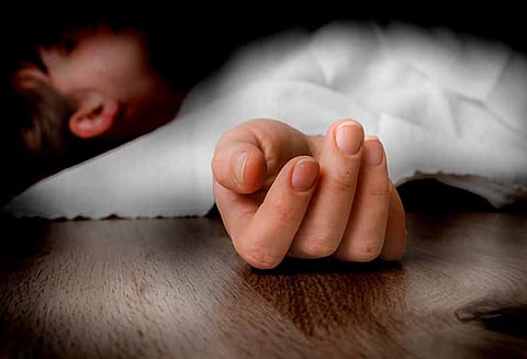 கணவருடன் மோட்டார் சைக்கிளில் சென்ற பெண் தவறி விழுந்து சாவு