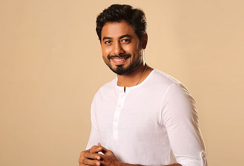 தமிழில் கையெழுத்திடும் இயக்கம் தொடங்கிய நடிகர் ஆரி