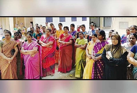 ஈரோட்டில் ஆசிரியர்கள் போராட்டம்