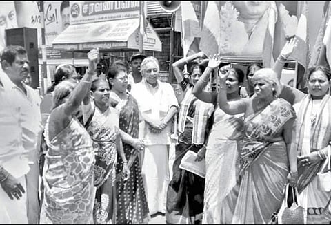 மயிலாடுதுறையில் பெட்ரோல், டீசல் விலை உயர்வை கண்டித்து ஆர்ப்பாட்டம்