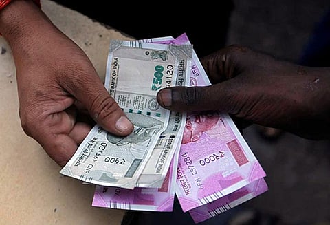 டாலருக்கு நிகரான இந்திய ரூபாய் மதிப்பு மேலும் சரிவு