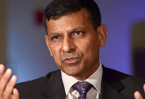 வாராக்கடன் விவகாரம் ரகுராம் ராஜன் பதிலால் முட்டிக்கொள்ளும் காங்கிரஸ் பாரதீய ஜனதா