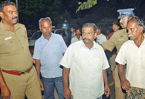 ஈரோட்டில் நடந்த வெடிவிபத்தில் 3 பேர் பலி: 3 பேர் கைது; 15 மூட்டை கல்வெடி பறிமுதல்