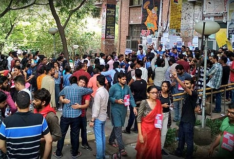 ஜே.என்.யூ: மாணவர் சங்க தேர்தலில் மோதல், வாக்கு எண்ணிக்கை நிறுத்தம்