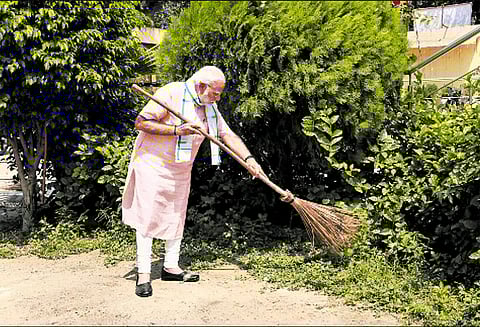 தூய்மையான இந்தியாவை உருவாக்கி காந்தியின் கனவை நனவாக்குவோம் - பிரதமர் மோடி