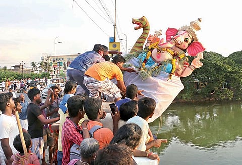 விநாயகர் சிலைகள் காவிரி ஆற்றில் கரைக்கப்பட்டன