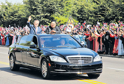 இரு கொரியாக்களின் தலைவர்கள் பேச்சுவார்த்தை தொடங்கியது