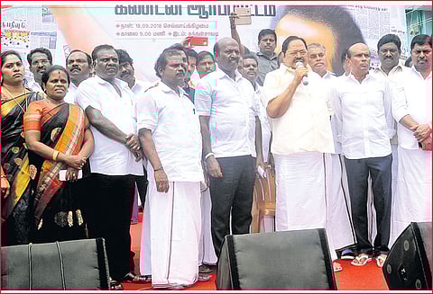 தமிழக அரசை கண்டித்து சென்னையில் தி.மு.க.வினர் கண்டன ஆர்ப்பாட்டம்