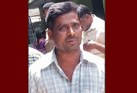 மாணவர்களை தகாத வார்த்தையால் திட்டிய அரசு பள்ளி தலைமை ஆசிரியர் பணி இடைநீக்கம்