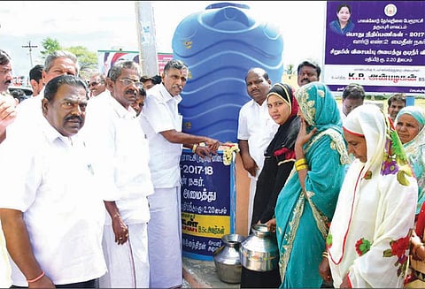 பாலக்கோடு பேரூராட்சி: ரூ.2.20 லட்சம் மதிப்பில் மின்விசை குடிநீர் தொட்டி திறப்பு