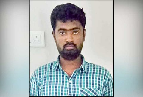 தாராபுரத்தில் பெரியார் சிலை அவமதிப்பு: தொழில் அதிபரின் மகன் கைது