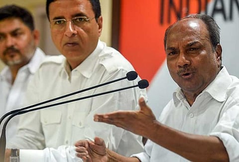 ரபேல் போர் விமான ஒப்பந்தத்தில் முறைகேடு என சிஏஜியிடம் காங்கிரஸ் மனு