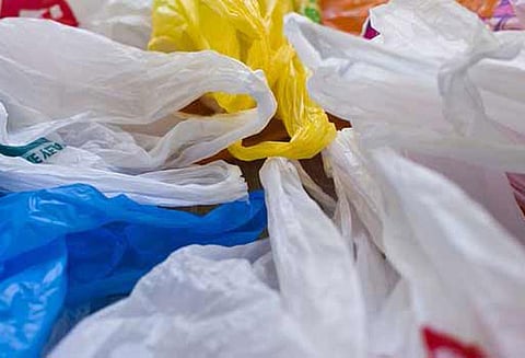 திருவள்ளூரில் தடை செய்யப்பட்ட பிளாஸ்டிக் வைத்திருந்த கடைகளுக்கு அபராதம்