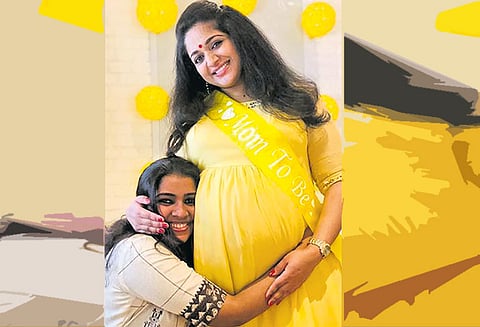 திலீப்பை 2–வது திருமணம் செய்த காவ்யா மாதவனுக்கு வளைகாப்பு