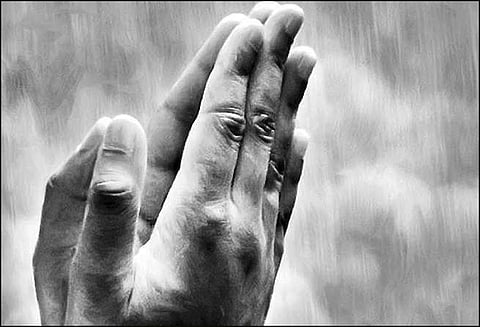 மாவட்ட கல்வி அலுவலர் முன்னிலையில் சக ஆசிரியர்களிடம் தலைமை ஆசிரியை மன்னிப்பு கேட்டார்