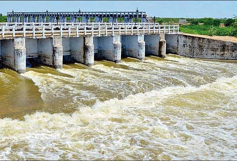 குடிநீர் தேவைக்காக திறந்துவிடப்பட்ட வைகை தண்ணீர் பெரிய கண்மாய் வந்தது