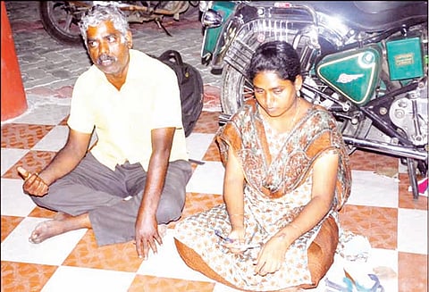 போலீஸ் நிலையம் முன்பு வக்கீல் நந்தினி தந்தையுடன் தர்ணா