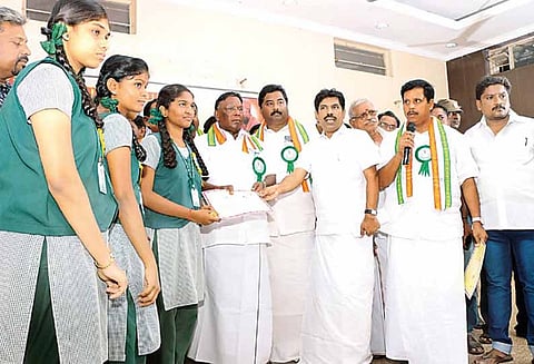 ‘பொதுவாழ்க்கையில் இருப்பவர்கள் நிதானமாக பேச வேண்டும்’