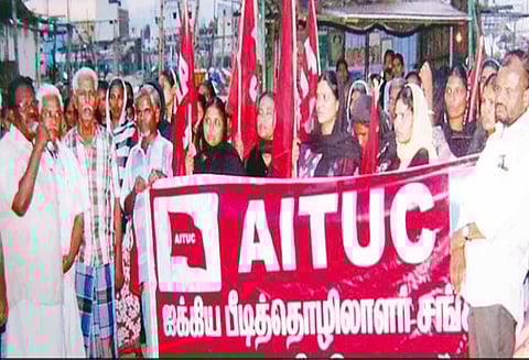 அந்தியூரில் பீடி தொழிலாளர்கள் ஆர்ப்பாட்டம்