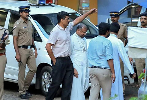 பாலியல் குற்றச்சாட்டுக்குள்ளாகியுள்ள பேராயர் மூலக்கல் நெஞ்சுவலியால் மருத்துவமனையில் அனுமதி