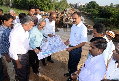 கடலூர் மாவட்டத்தில் ரூ.350 கோடியில் வெள்ளத்தடுப்பு பணிகள் - வருவாய் நிர்வாக ஆணையர் தகவல்