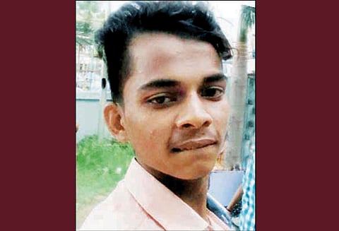 தாராபுரத்தில் ஆற்றில் மூழ்கி வாலிபர் பலி