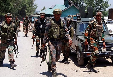 காஷ்மீர் என்கவுண்டர்; தீவிரவாதிகளில் ஒருவன் லஷ்கர் இ தொய்பாவின் முக்கிய தளபதி