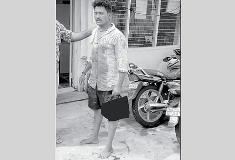 தாயை ஆபாசமாக திட்டியதால் பயங்கரம்: வாலிபர் கோடரியால் வெட்டிக் கொலை