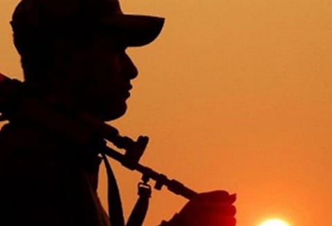 எல்லை பாதுகாப்பு படை வீரருடன் 35 ஆண்டுகளுக்கு முன் ஆற்றில் விழுந்த துப்பாக்கி மீட்பு