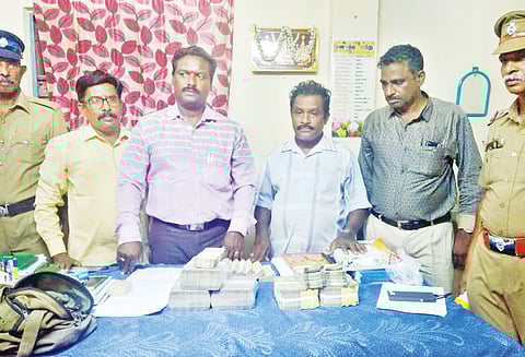 பாபநாசத்தில் உரிய ஆவணம் இன்றி எடுத்து சென்ற ரூ.28 லட்சம் பறிமுதல்