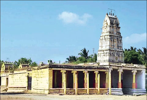 சோமவாரப்பட்டியில் சிதிலமடைந்த கண்டியம்மன் கோவிலை பராமரிக்க வேண்டும் சமூக ஆர்வலர்கள் கோரிக்கை