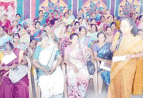 பெண்களை ஆபாசமாக சித்தரிக்கும் தொலைக்காட்சி நிகழ்ச்சிகள்- திரைப்படங்களுக்கு தடை விதிக்க வலியுறுத்தல்