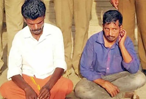 கன்னிவாடி வனப்பகுதியில் தீ வைத்த 2 பேர் கைது