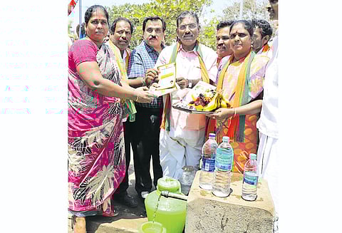 100 சதவீதம் வாக்களிப்போம் என்பதை வலியுறுத்தி பா.ஜ.க.வினர் நூதன விழிப்புணர்வு பிரசாரம்