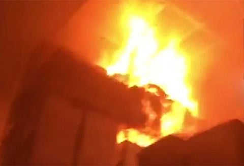 ரஷியாவில் அடுக்குமாடி குடியிருப்பில் தீ; 2 பேர் உடல் கருகி சாவு