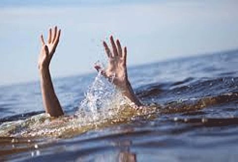 எடப்பாடி அருகே காவிரி ஆற்றில் மூழ்கி சிறுவன் பலி குளிக்க சென்றபோது பரிதாபம்