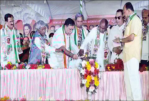 தேவேகவுடா, சித்தராமையா :துமகூரு தொகுதியில் கூட்டு பிரசாரம்