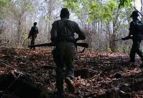 மராட்டியம்: வாக்குச்சாவடி அருகே நக்சலைட்டுகள் வெடிகுண்டு தாக்குதல்