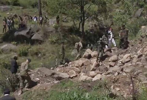 பாலகோட் தாக்குதல்: சம்பவ இடத்திற்கு சர்வதேச பத்திரிகையாளர்களை அழைத்து சென்ற பாகிஸ்தான்