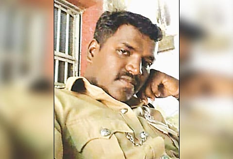 விழுப்புரம் அருகே, விபத்தில் காயமடைந்த போலீஸ்காரர் சாவு