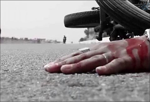 மோட்டார் சைக்கிள் மீது வாகனம் மோதி கணவன்-மனைவி பலி