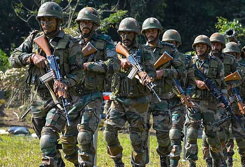 ராணுவத்தின் செயல்களை அரசியல்வாதிகள் பயன்படுத்த எதிர்ப்பு: ஜனாதிபதிக்கு முன்னாள் ராணுவ அதிகாரிகள் கடிதம்