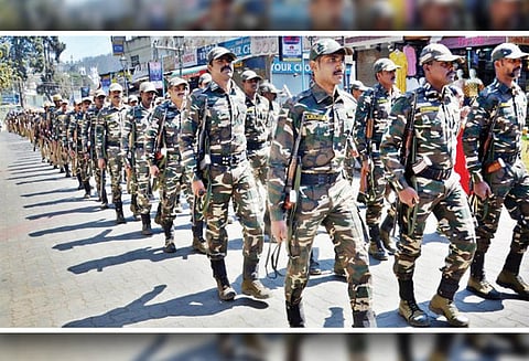 நாடாளுமன்ற தேர்தலையொட்டி ஊட்டியில் போலீசார் கொடி அணிவகுப்பு