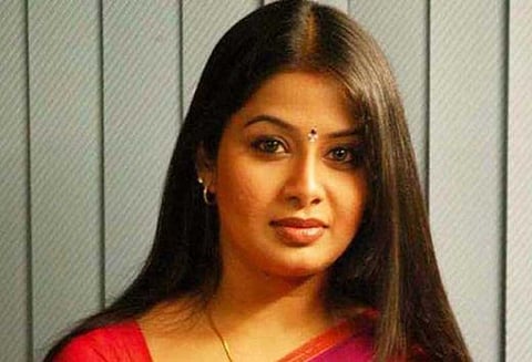 மகளிர் ஆணையத்தில் நடிகை சங்கீதா மீது தாய் புகார் : “வீட்டை அபகரிக்க முயற்சி செய்கிறார்”