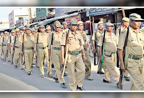 நாடாளுமன்ற தேர்தல் பாதுகாப்பு ஏற்பாடு, துணை ராணுவம்-போலீசார் அணிவகுப்பு