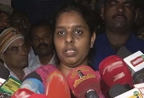 ஆண்டிப்பட்டியில் துப்பாக்கிச்சூடு - மாவட்ட ஆட்சியர் விளக்கம்